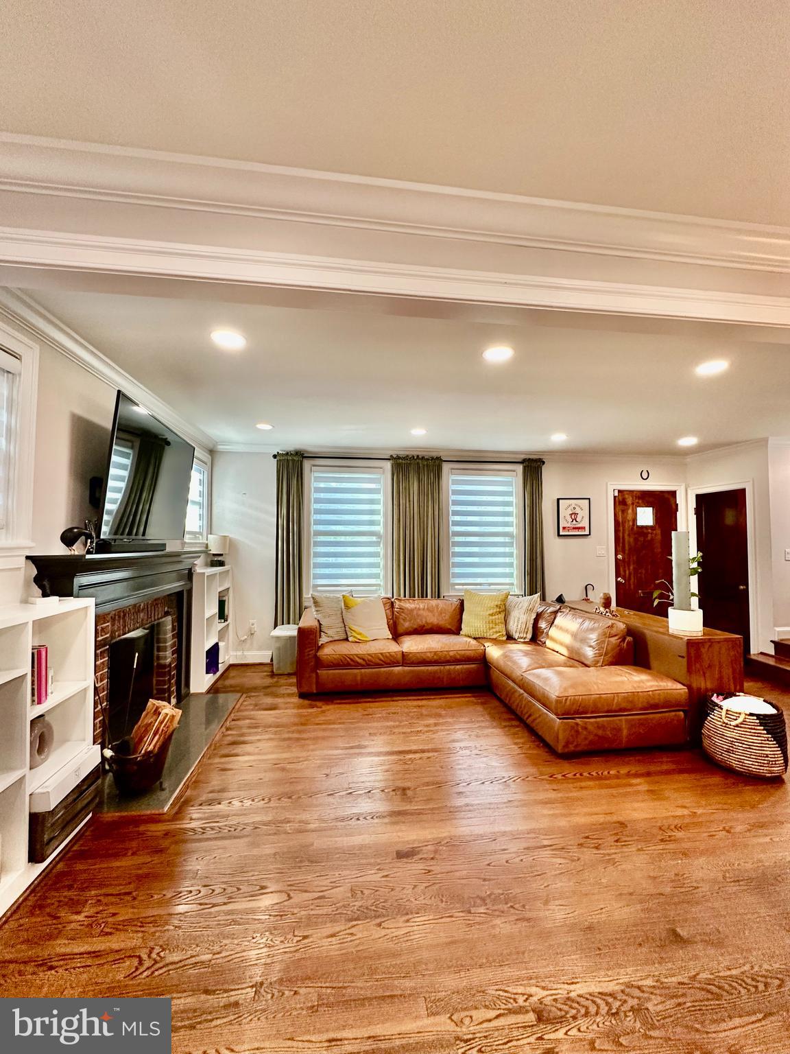 2905 CARLTON AVENUE NE