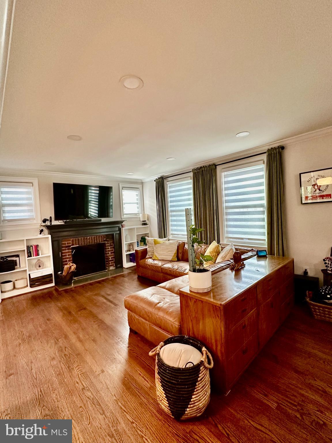 2905 CARLTON AVENUE NE