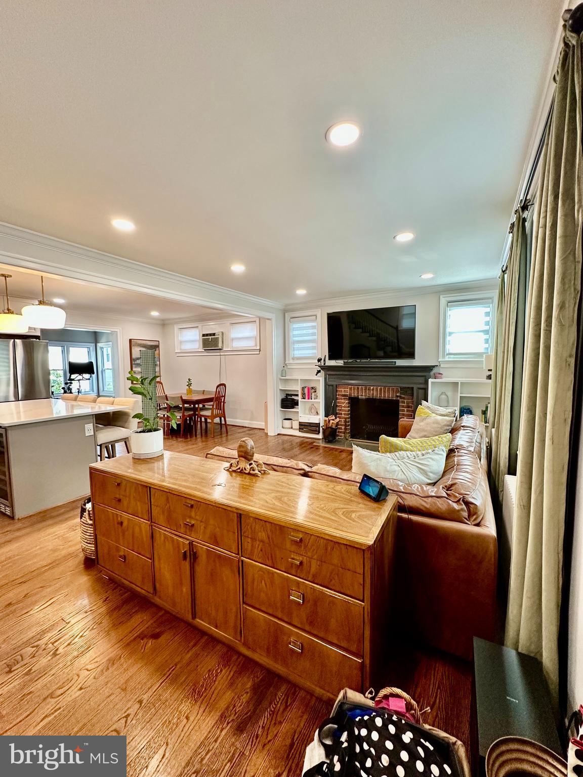 2905 CARLTON AVENUE NE