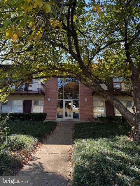 4251 Americana Drive Unit 103, Annandale, VA MLS: VAFX2275618