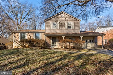 Photo of 16 Eton Overlook, ROCKVILLE, MD 20850 (MLS # MDMC2219820)