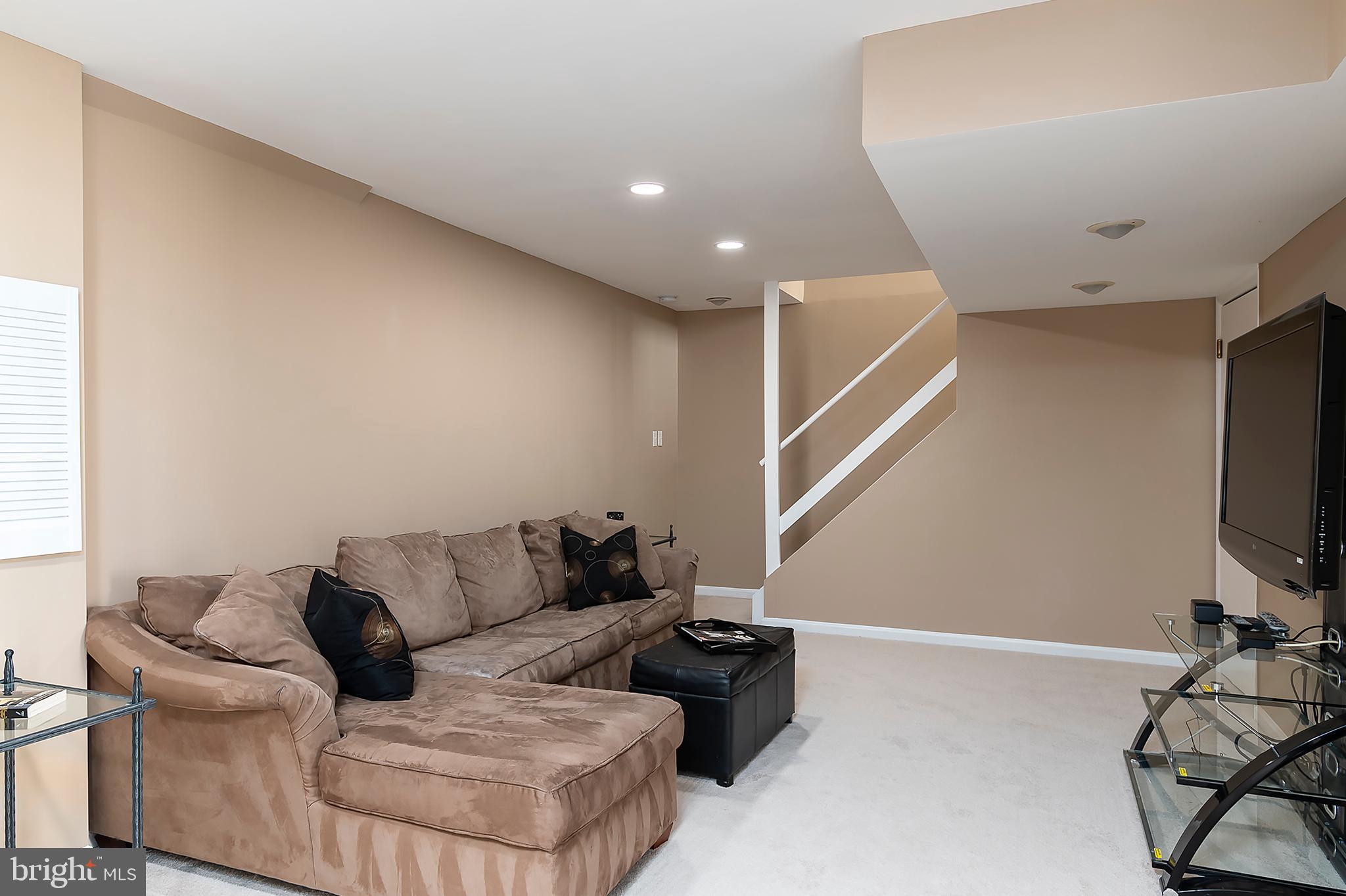 HUNT COUNTRY ESTATES - Residential