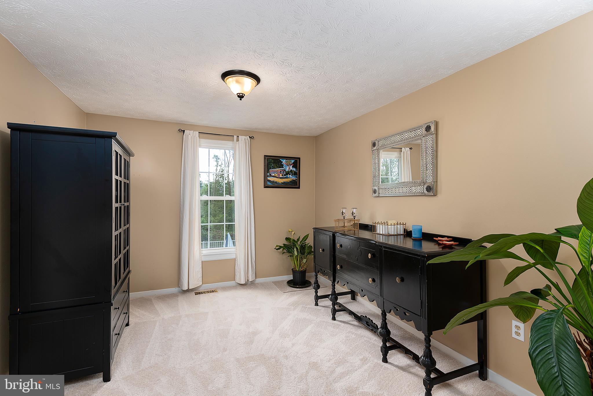 HUNT COUNTRY ESTATES - Residential