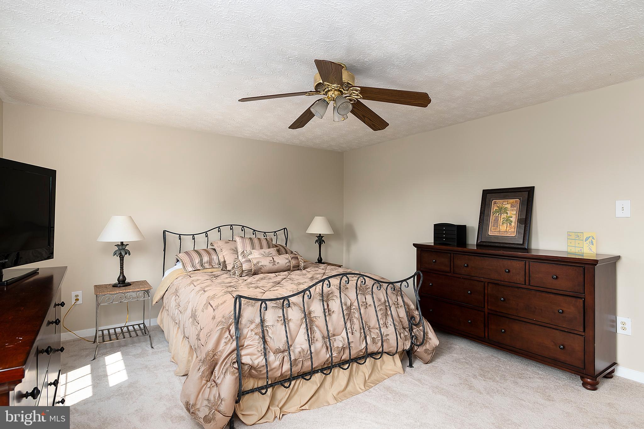 HUNT COUNTRY ESTATES - Residential