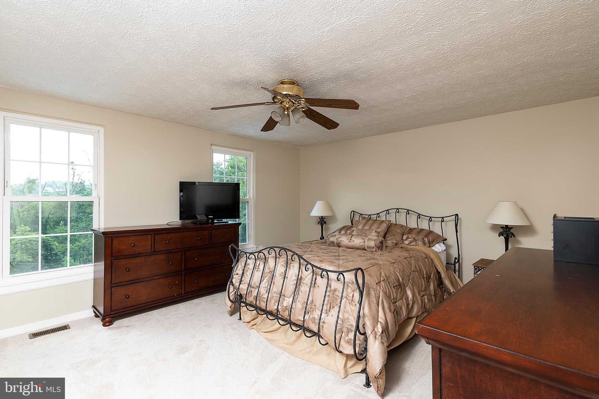 HUNT COUNTRY ESTATES - Residential