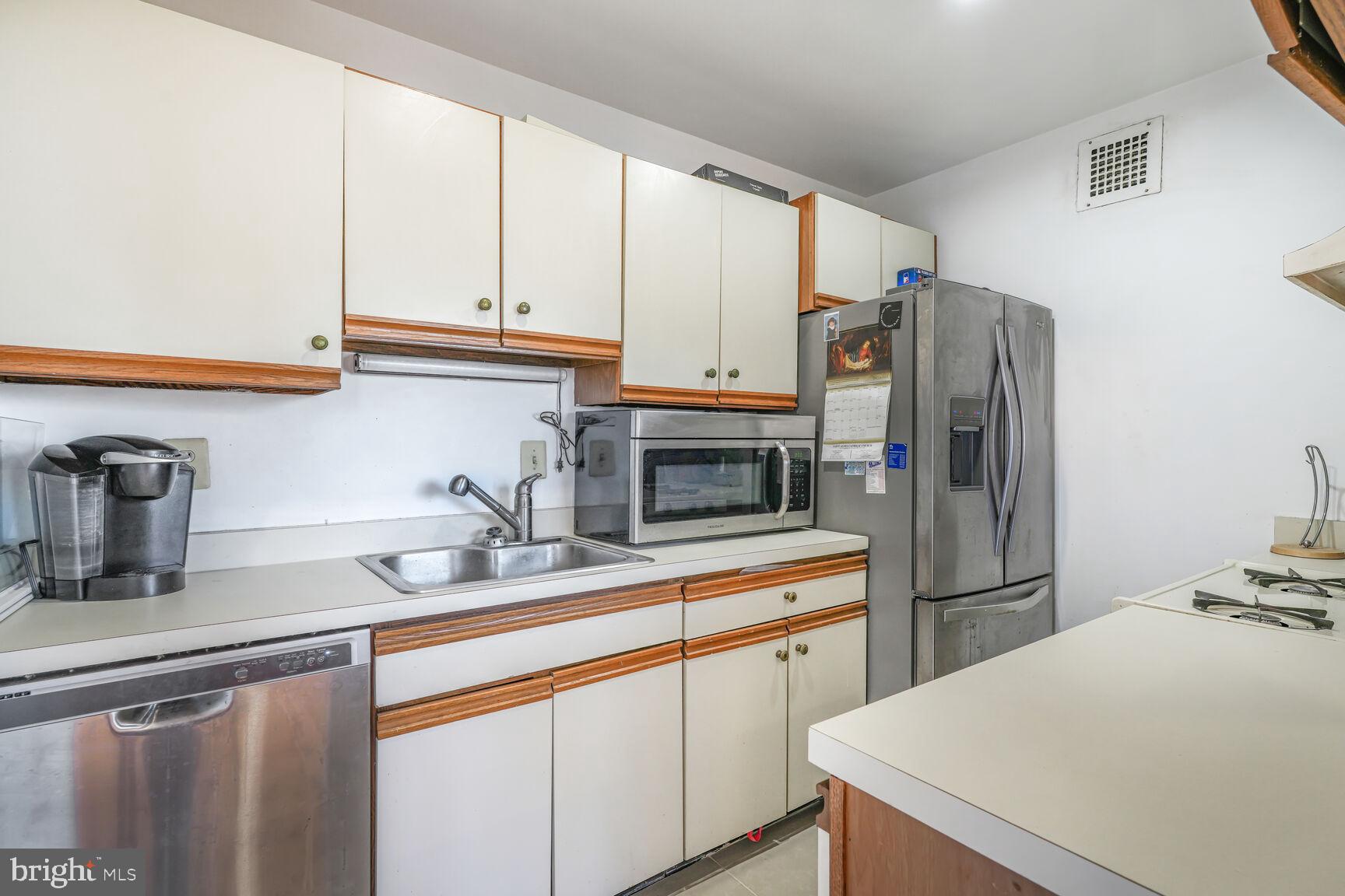 CARLYN PLACE - Residential