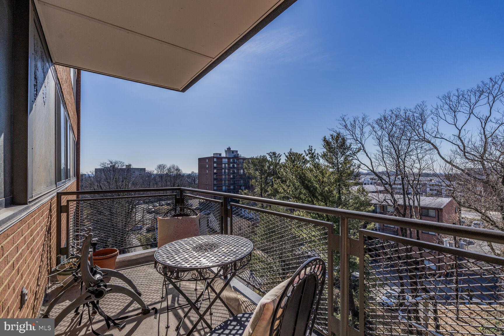4390 LORCOM LANE 702