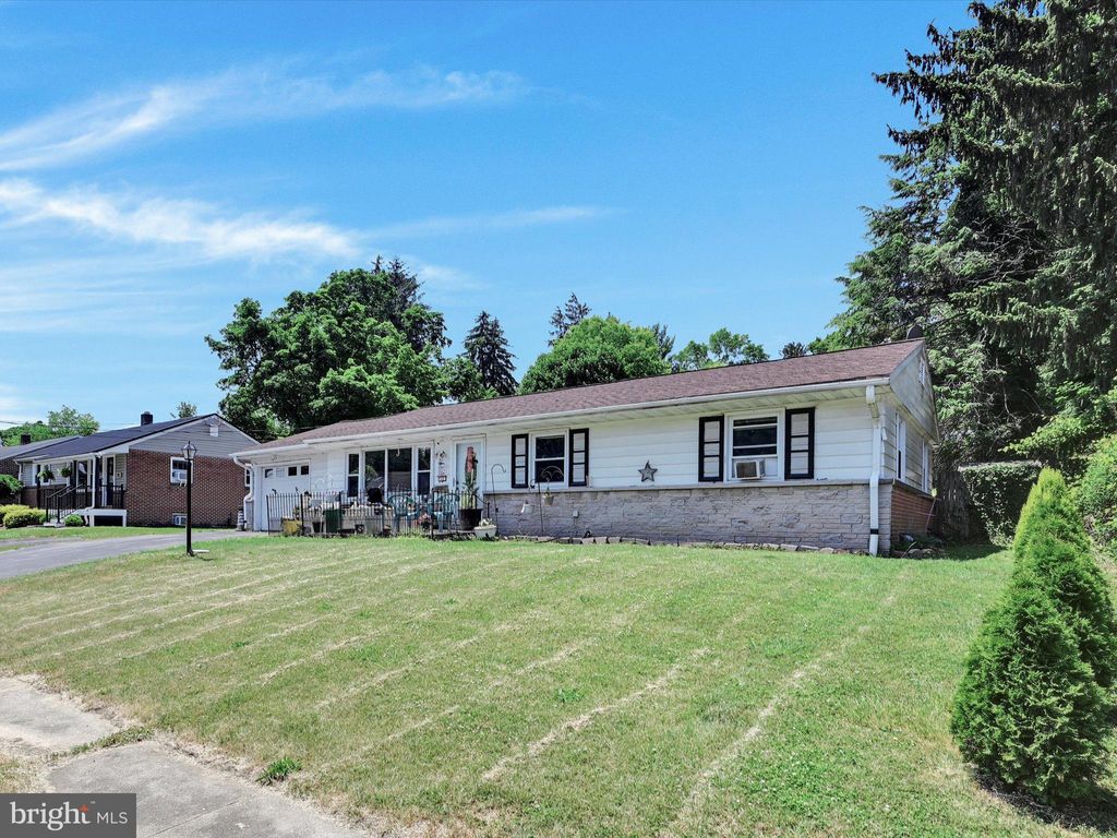 Photo of 12 GLENWOOD AVE, LANCASTER, PA 17602 (MLS # PALA2035732)