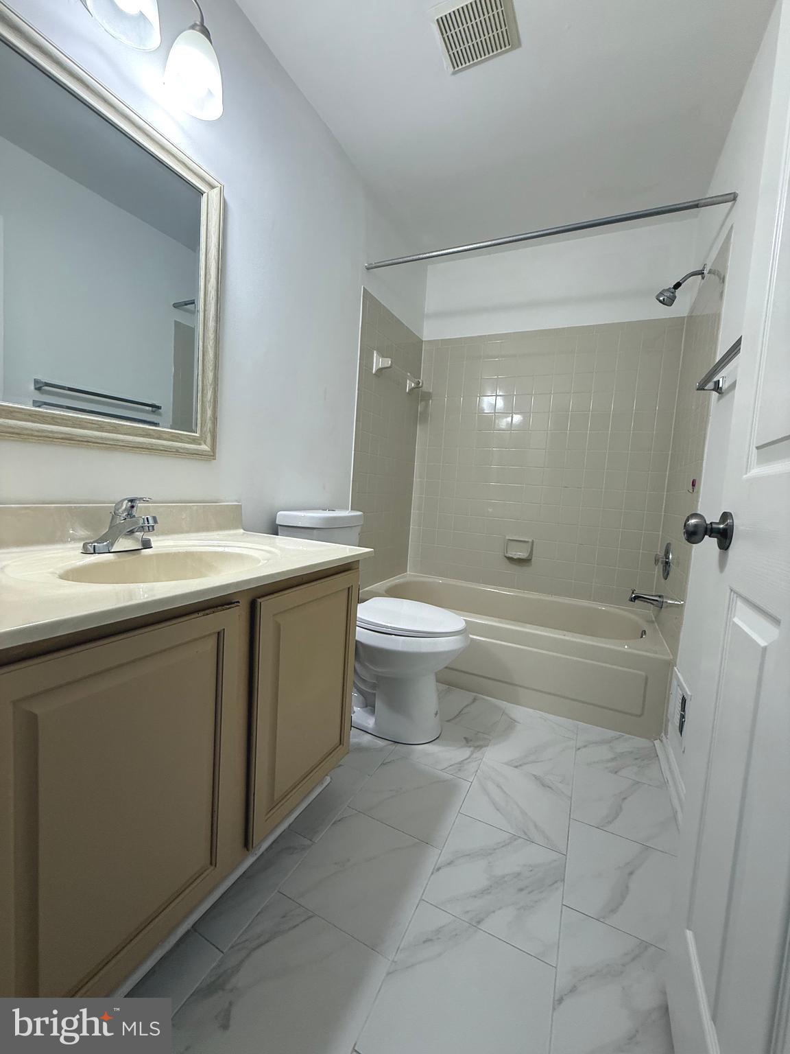 ARLINGTON RUN - Residential Lease