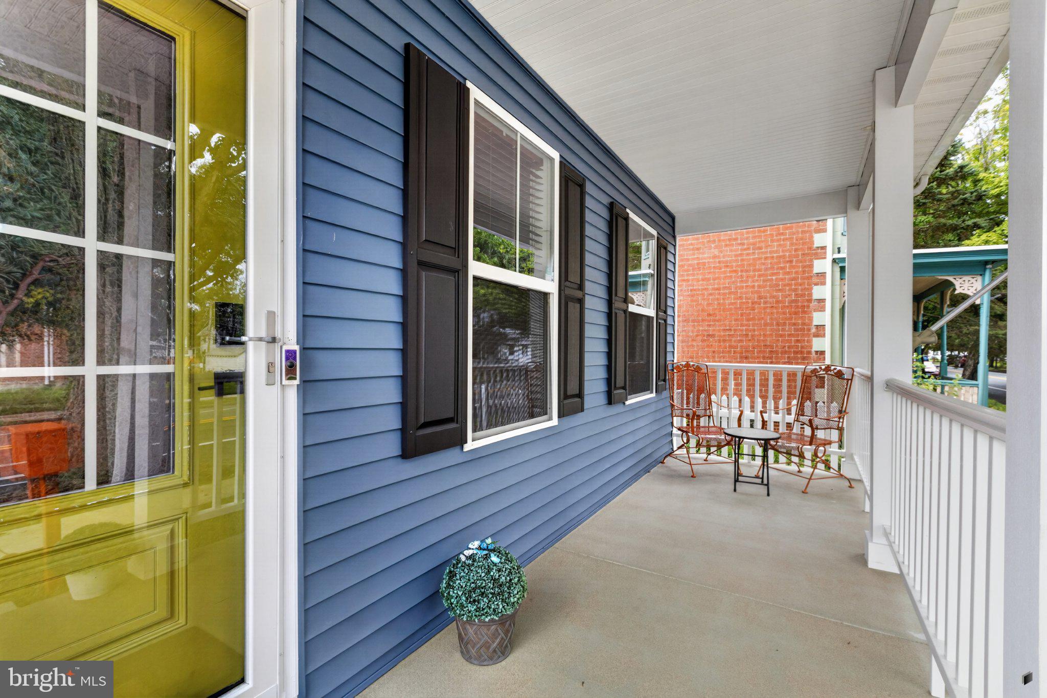 212 N GOVERNORS AVENUE