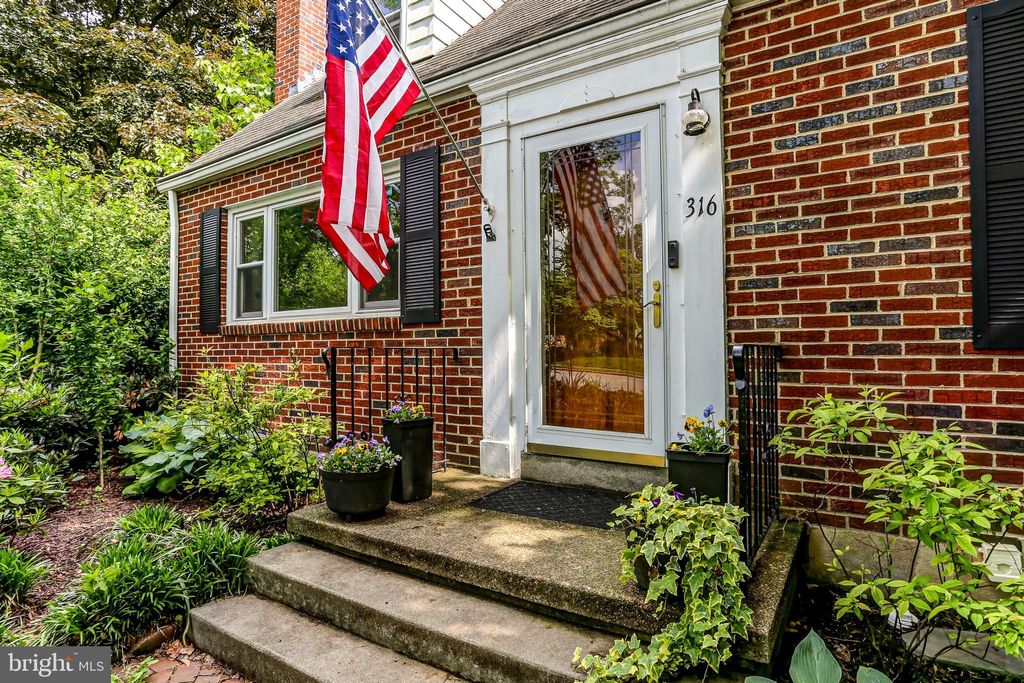 Photo of 316 Arch Street, ELIZABETHTOWN, PA 17022 (MLS # PALA2070166)