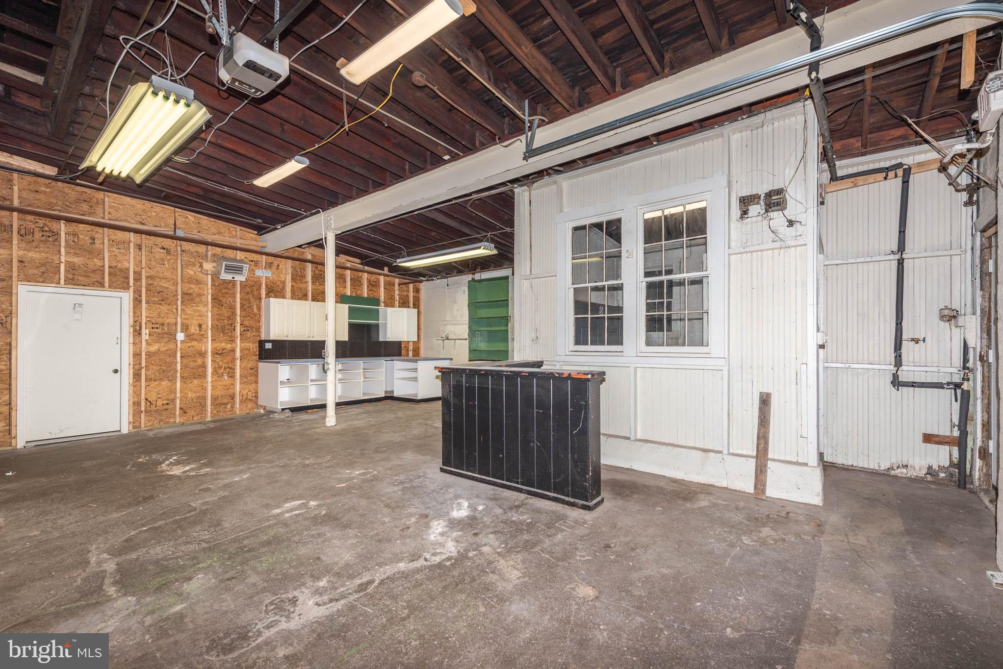 HIGHLANDTOWN - Commercial Lease