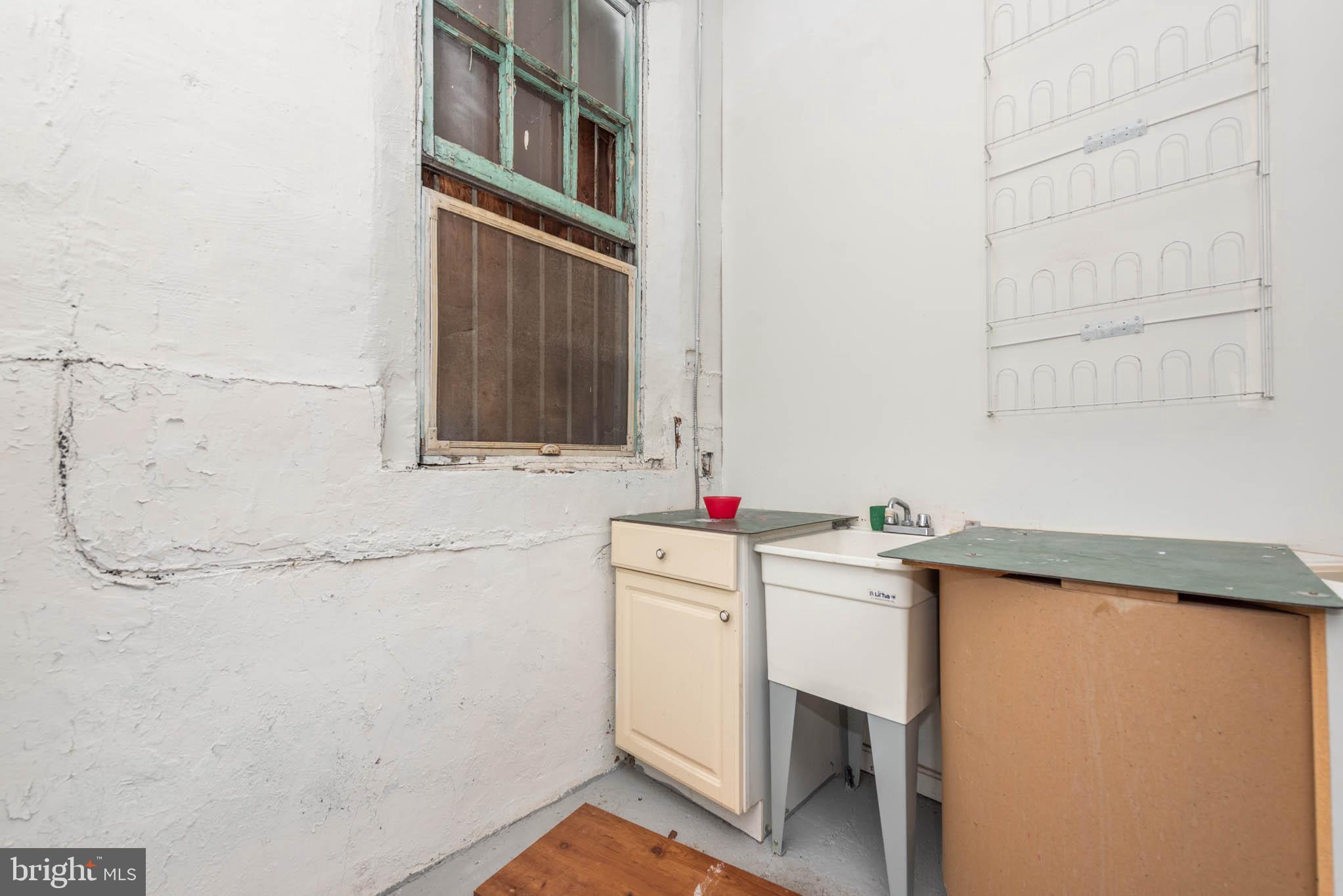 HIGHLANDTOWN - Commercial Lease