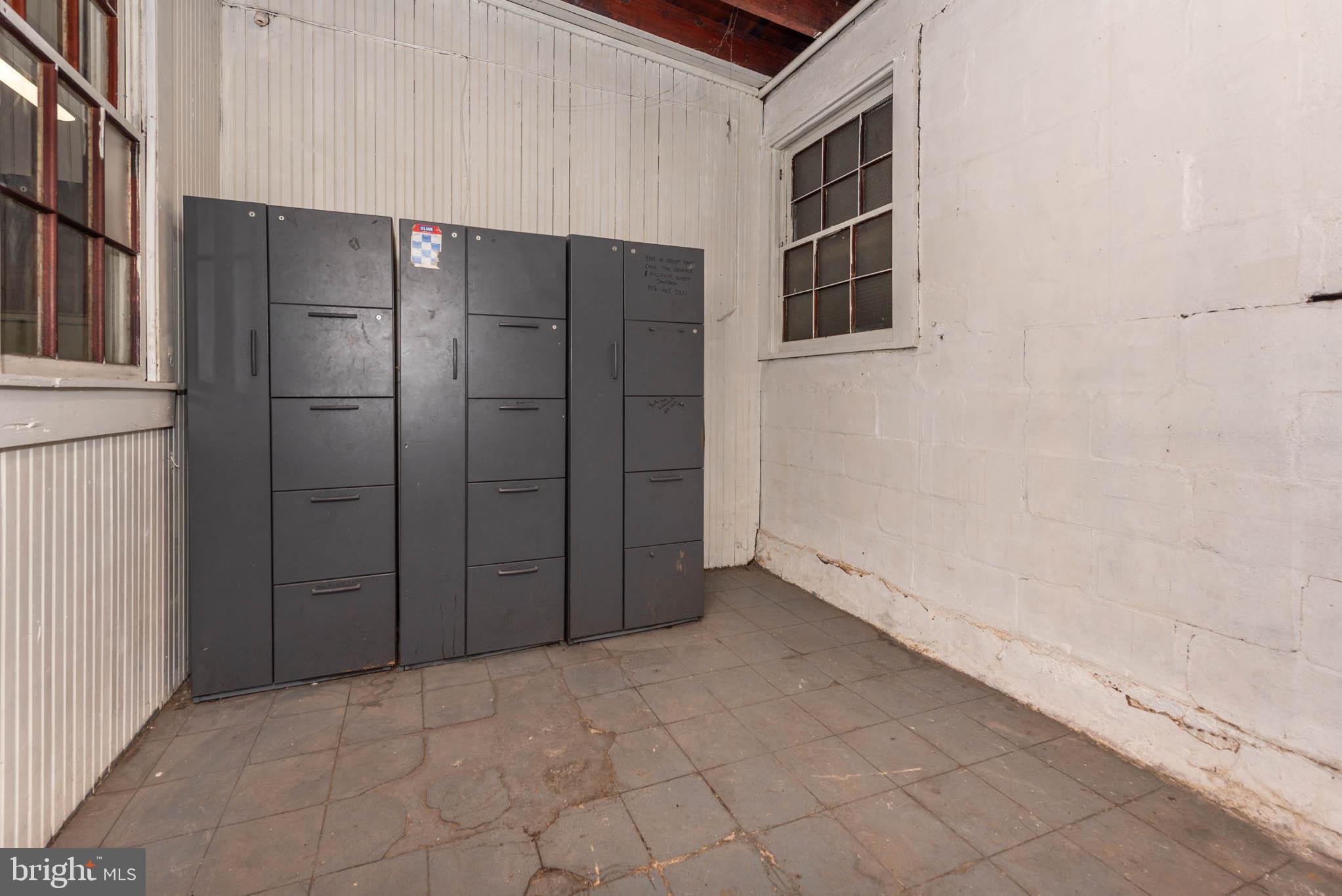 HIGHLANDTOWN - Commercial Lease