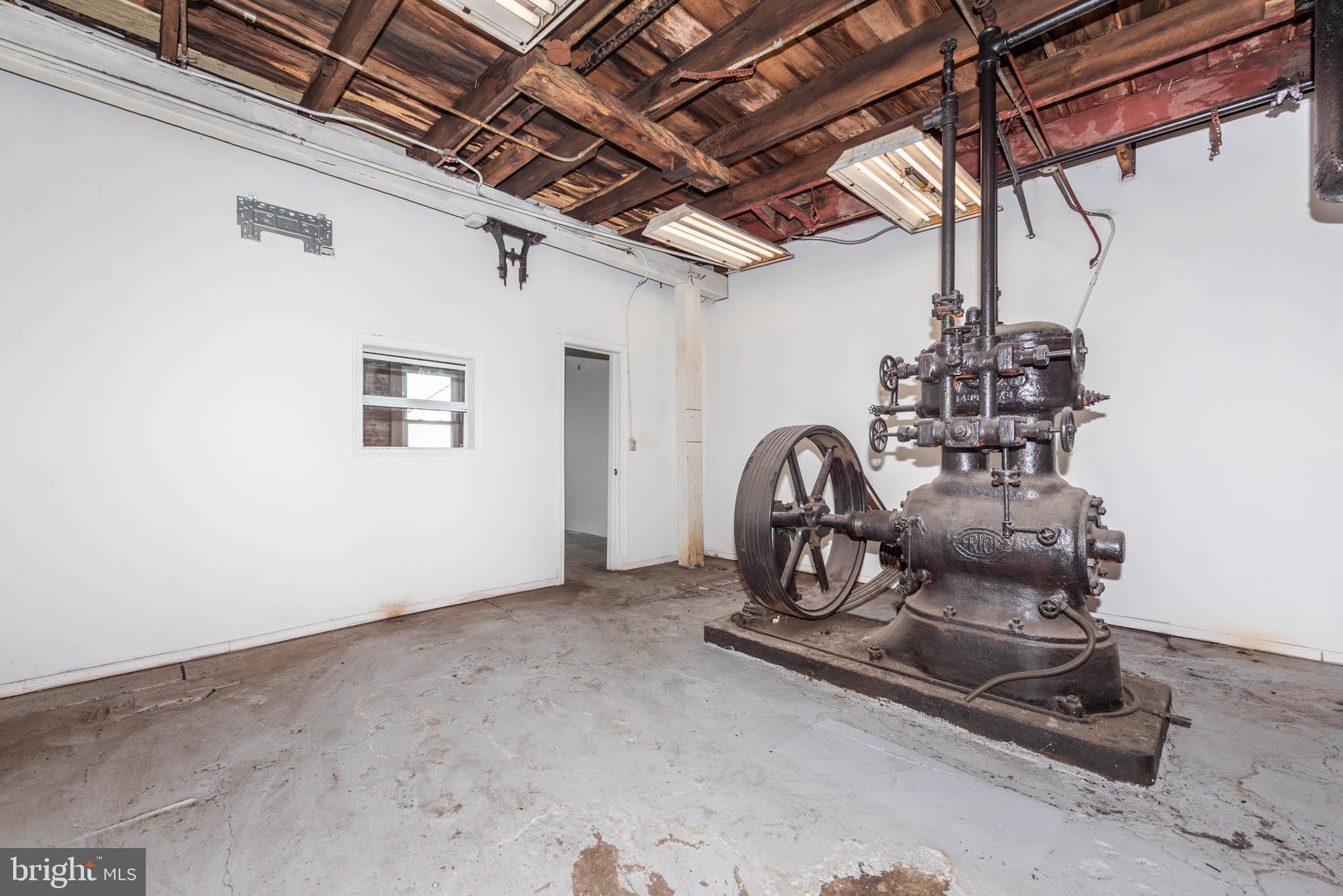 HIGHLANDTOWN - Commercial Lease