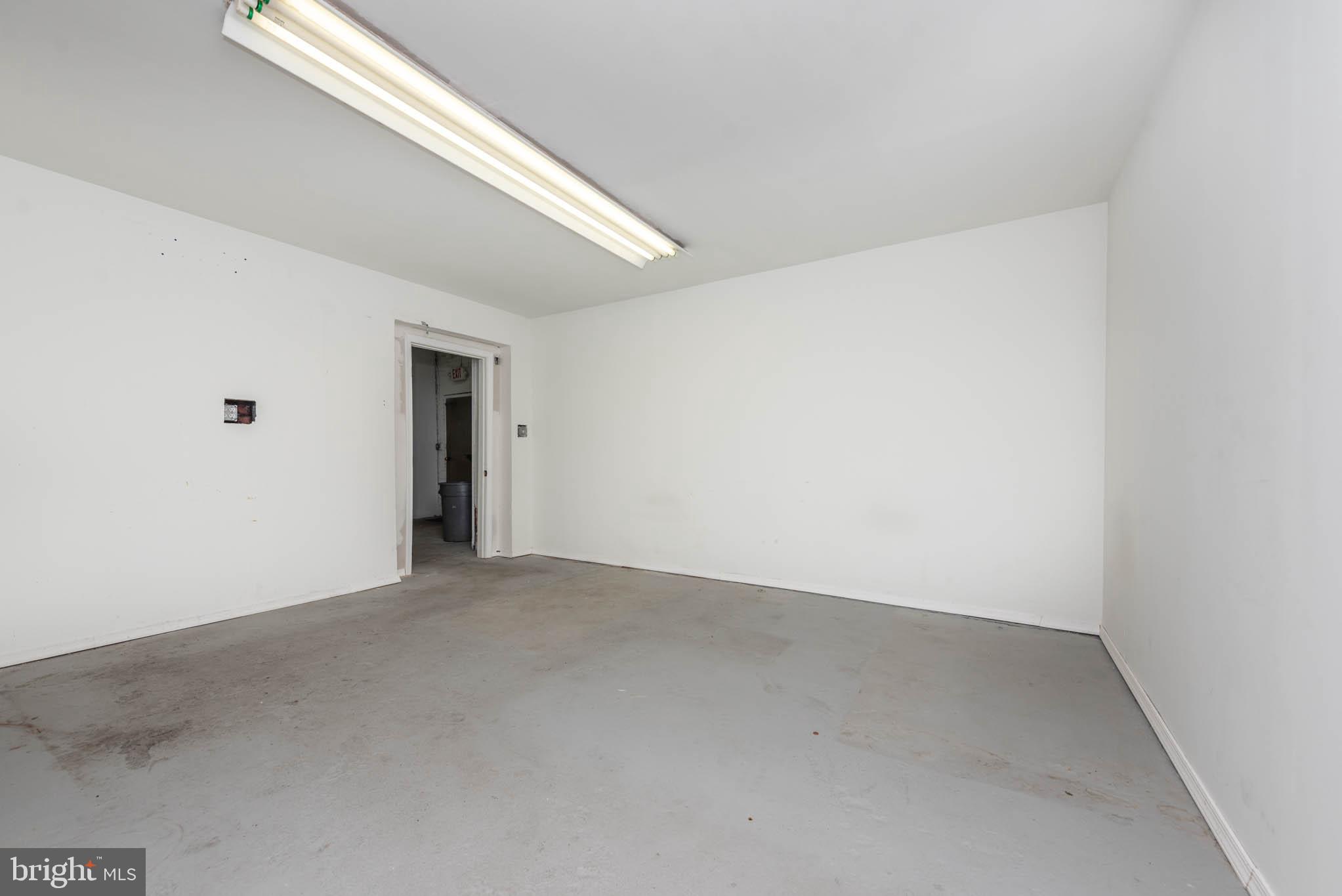 HIGHLANDTOWN - Commercial Lease
