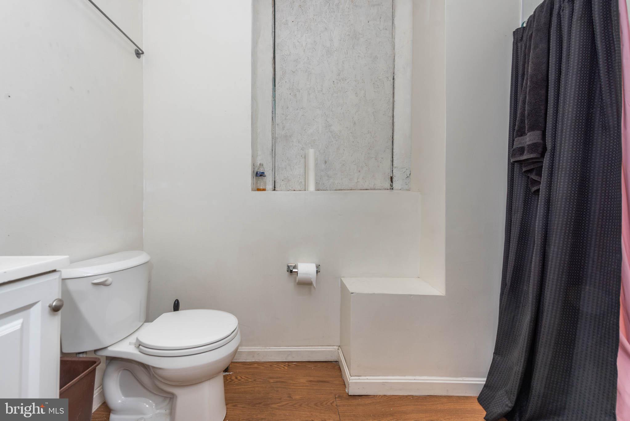 HIGHLANDTOWN - Commercial Lease