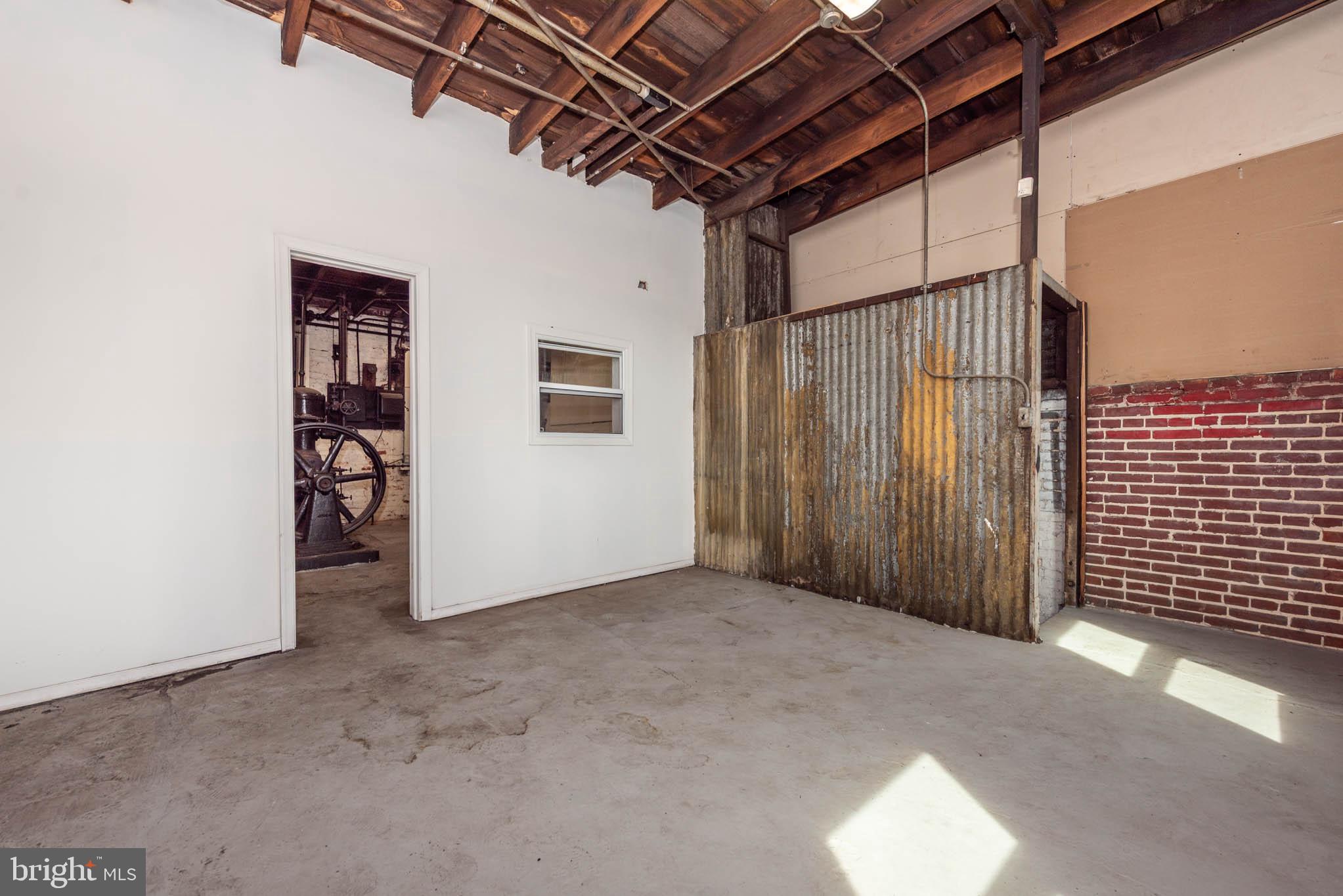 HIGHLANDTOWN - Commercial Lease