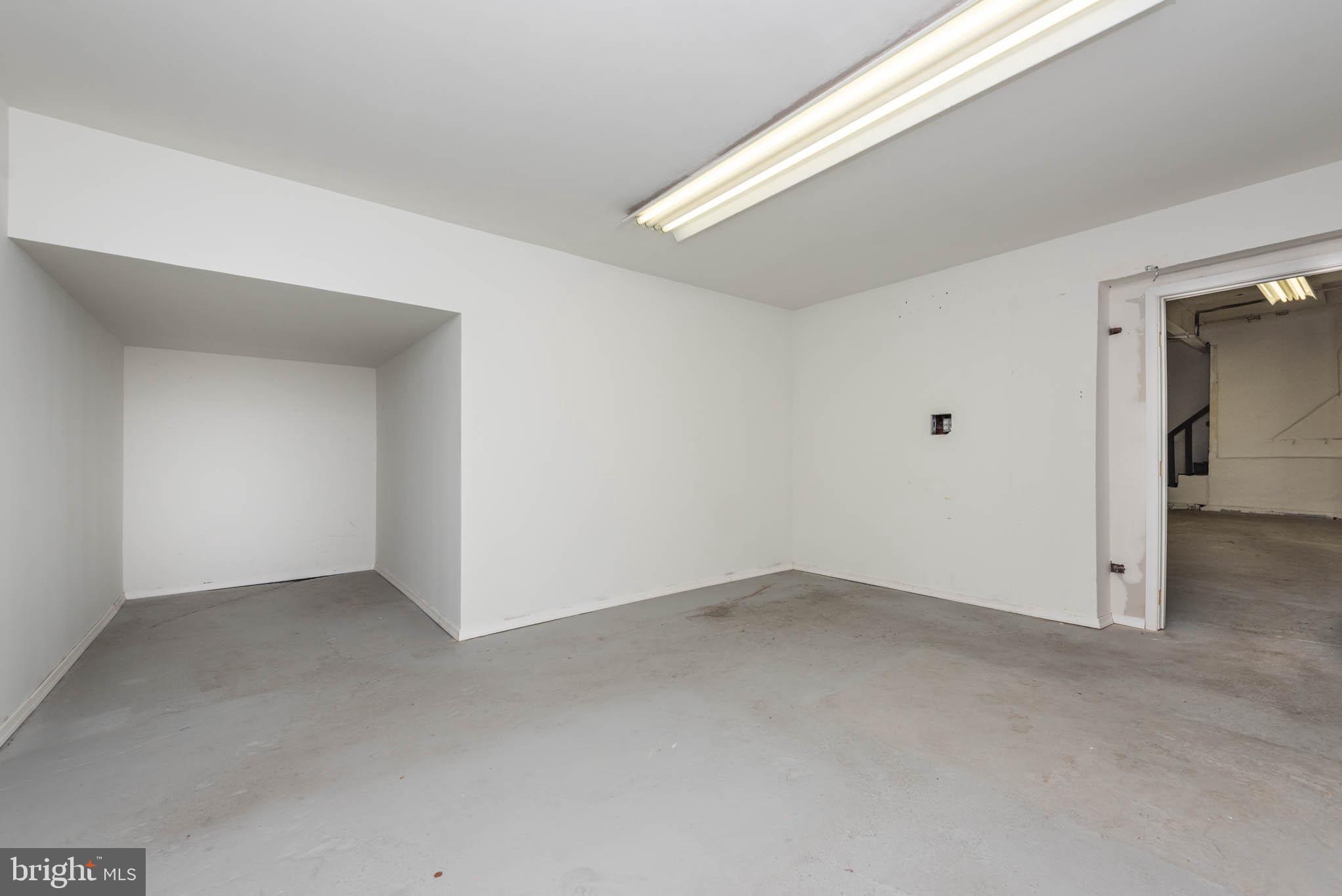 HIGHLANDTOWN - Commercial Lease