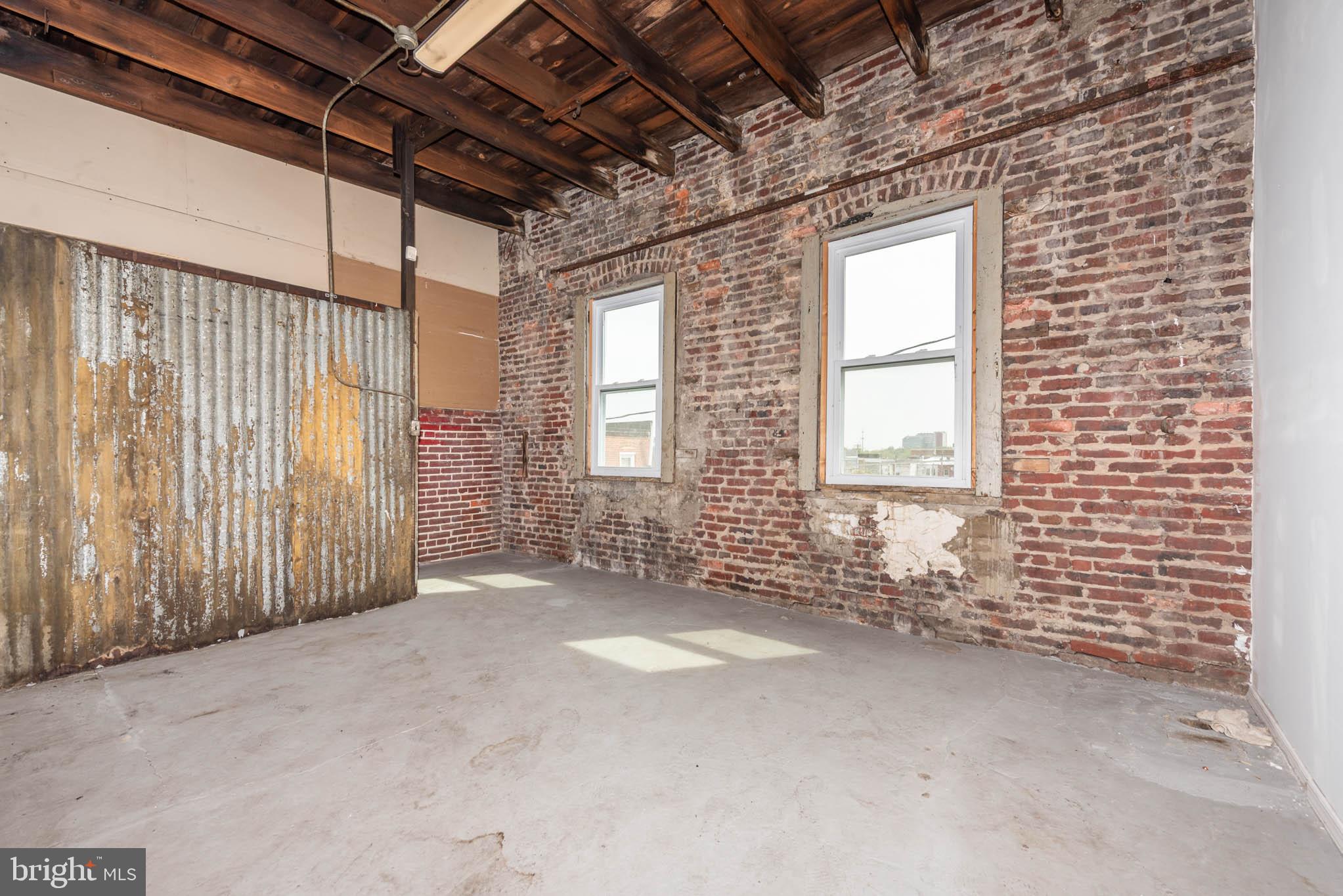 HIGHLANDTOWN - Commercial Lease
