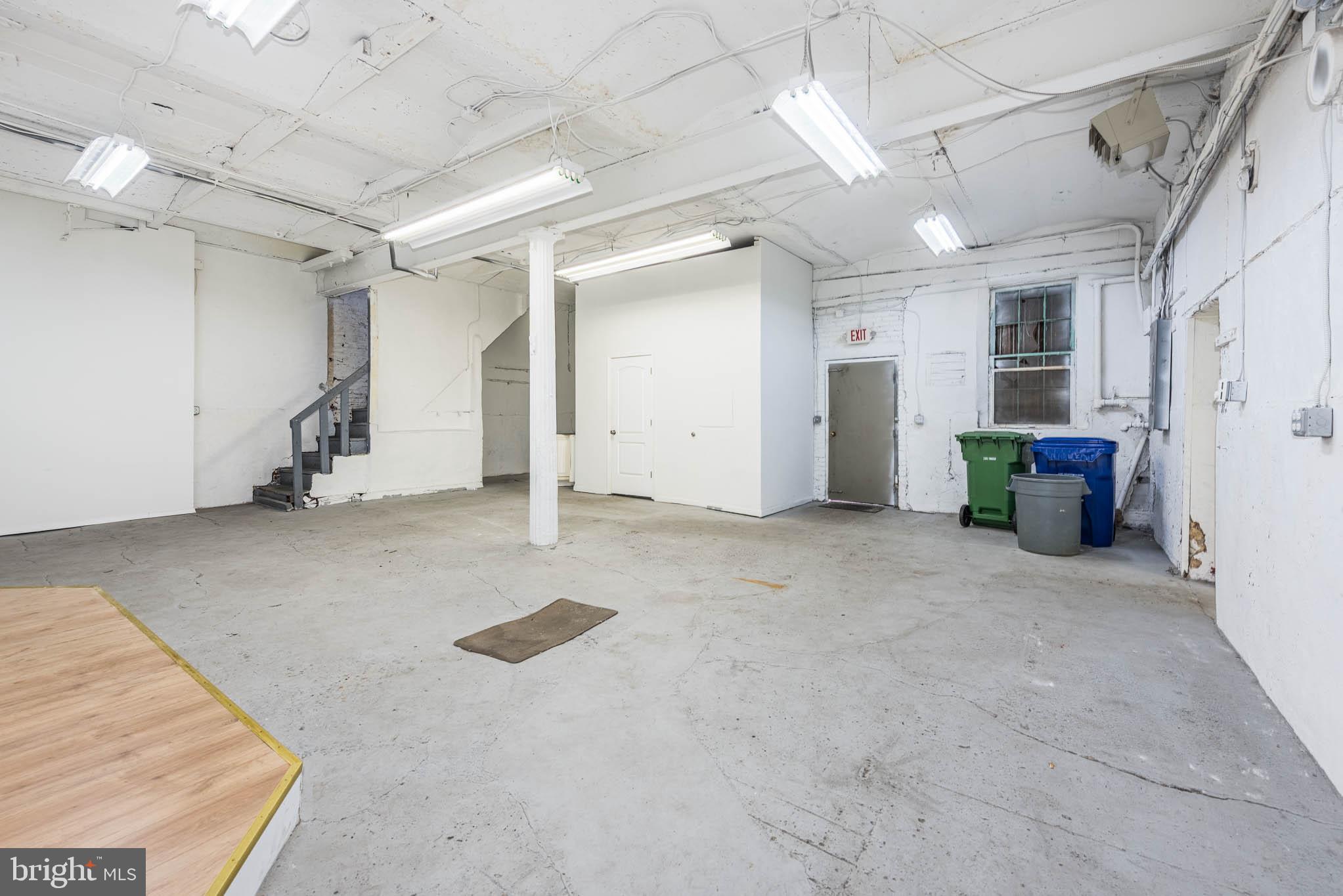 HIGHLANDTOWN - Commercial Lease