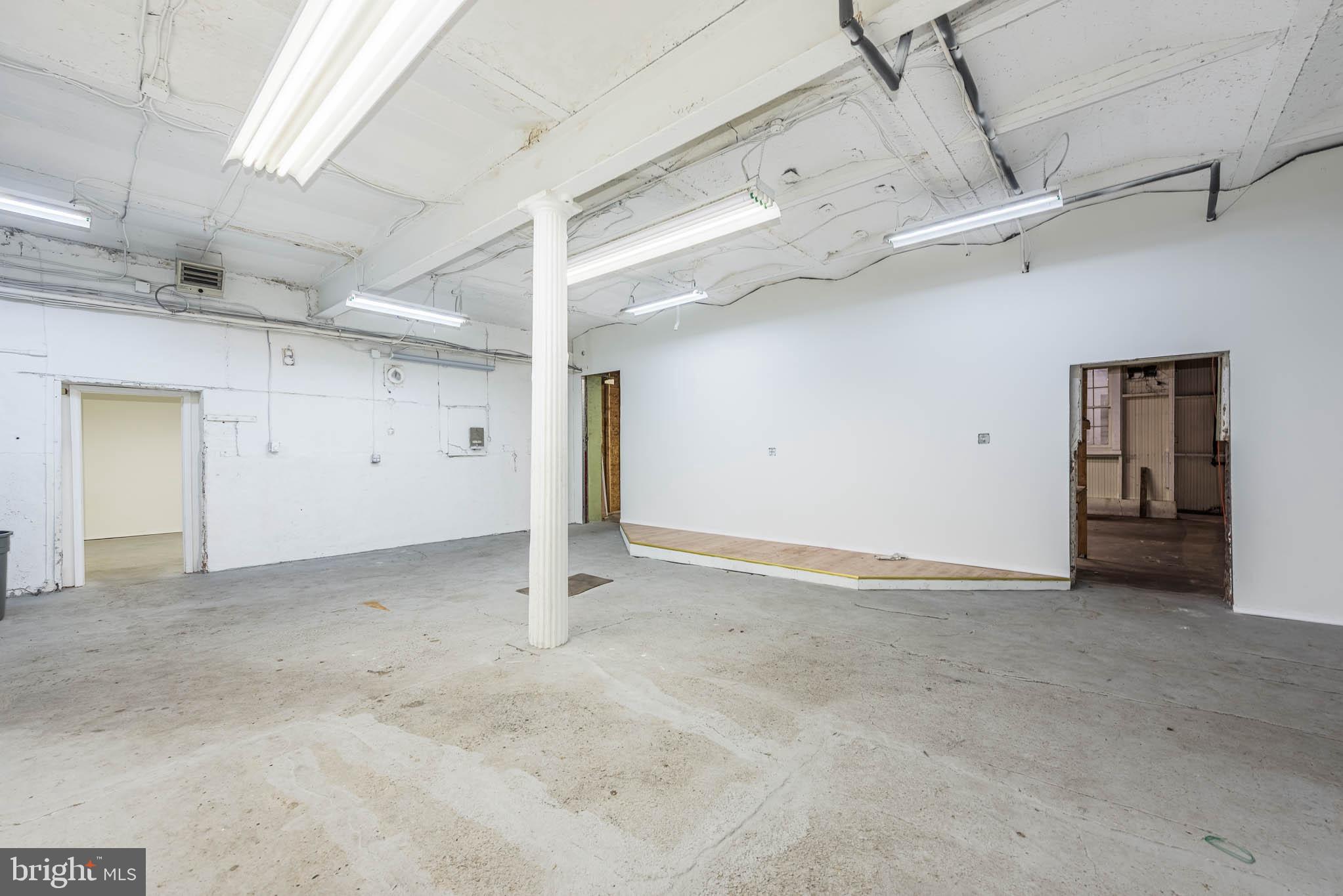 HIGHLANDTOWN - Commercial Lease
