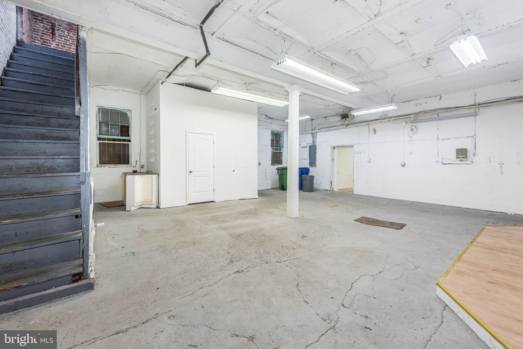 HIGHLANDTOWN - Commercial Lease