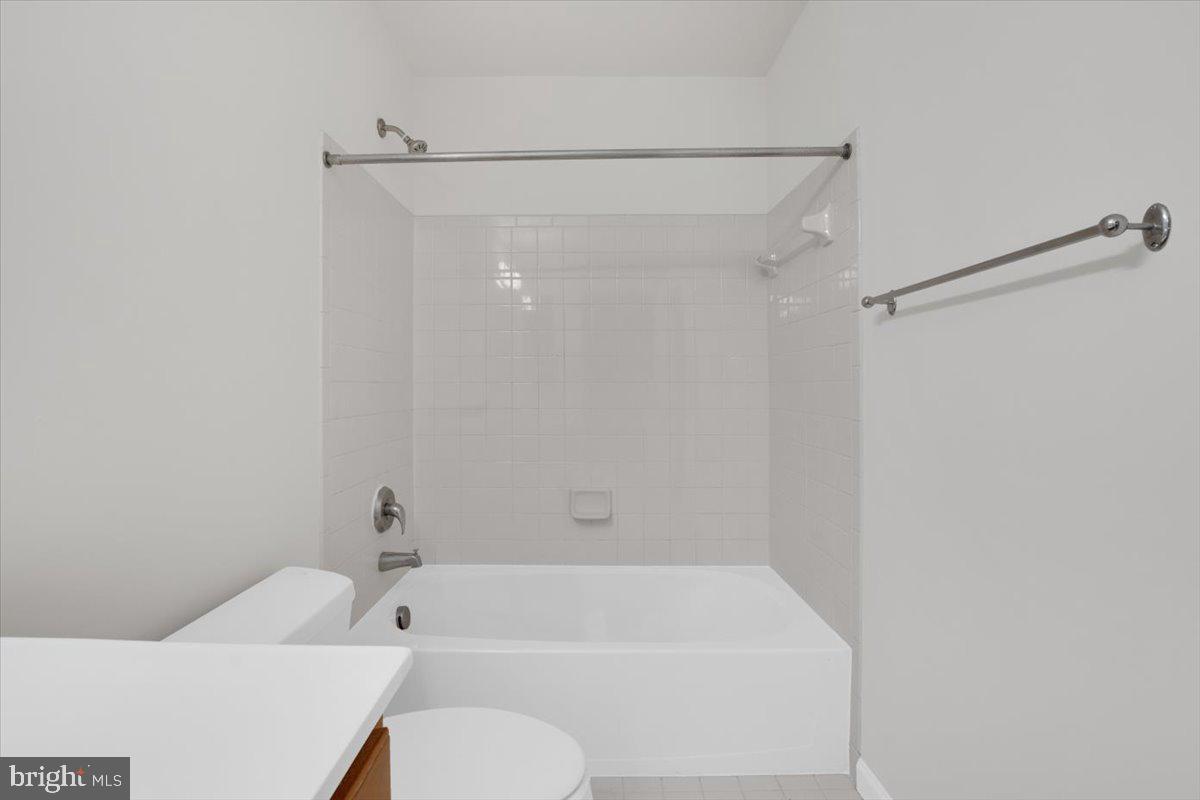 VILLAGE AT HERNDON MILLS - Residential Lease