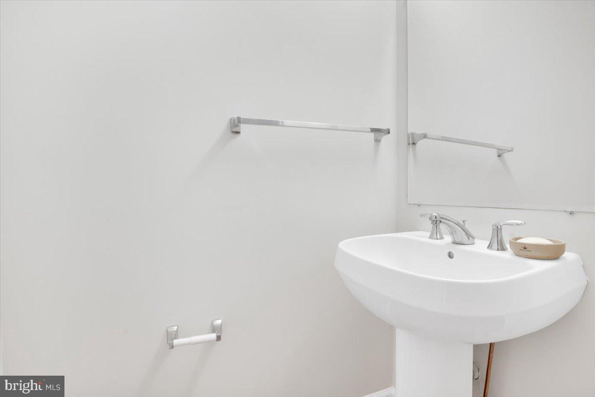 VILLAGE AT HERNDON MILLS - Residential Lease