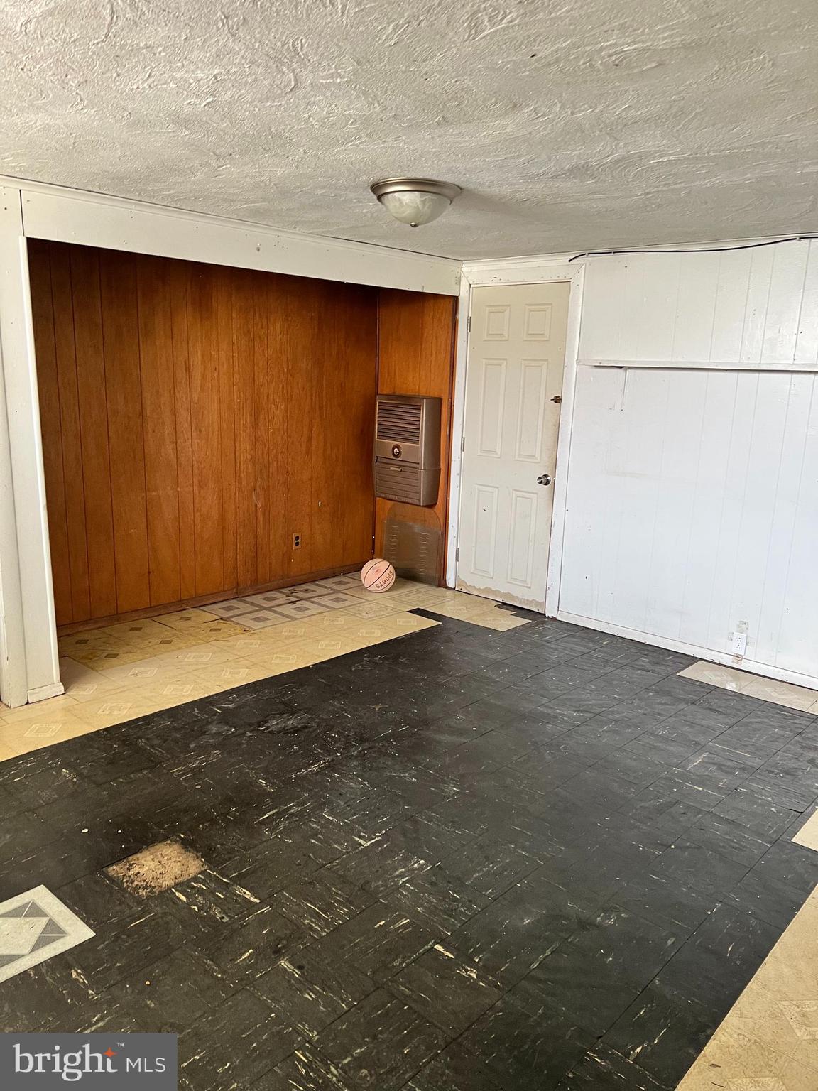 LAWNDALE - Residential