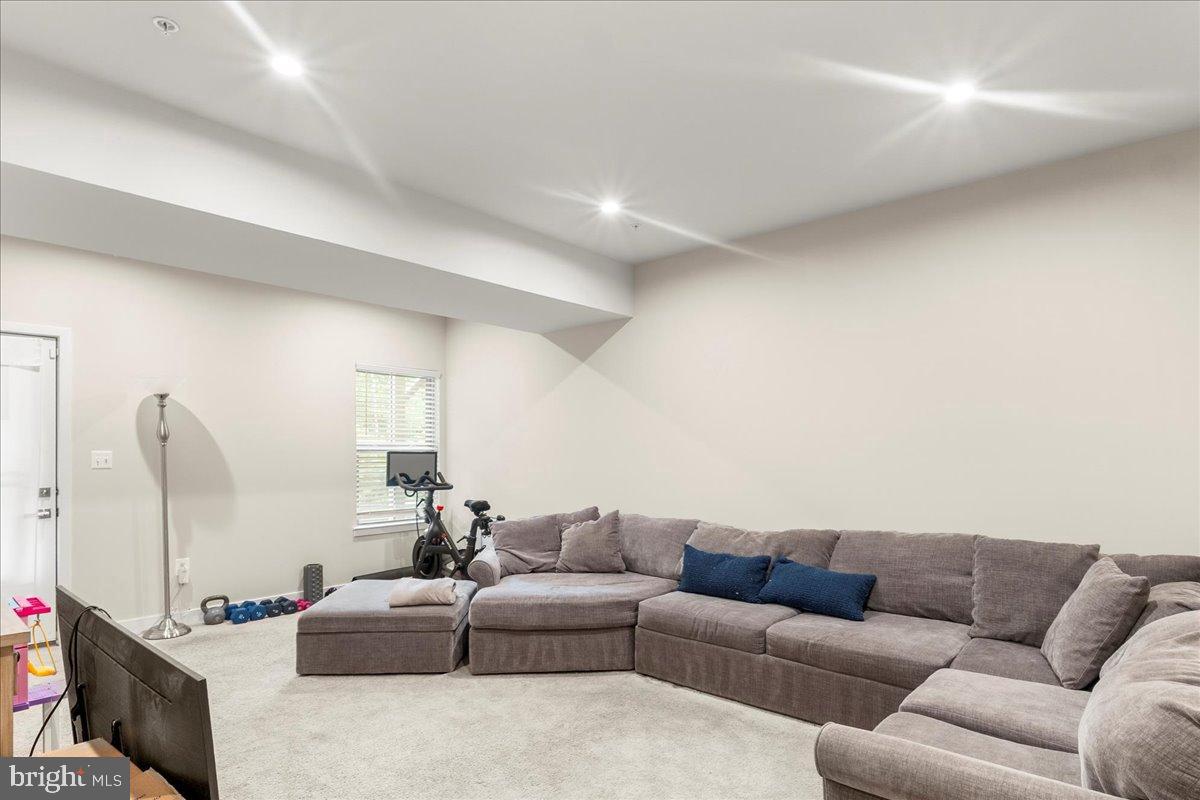 TIMOTHY BRANCH TOWNS - Residential Lease