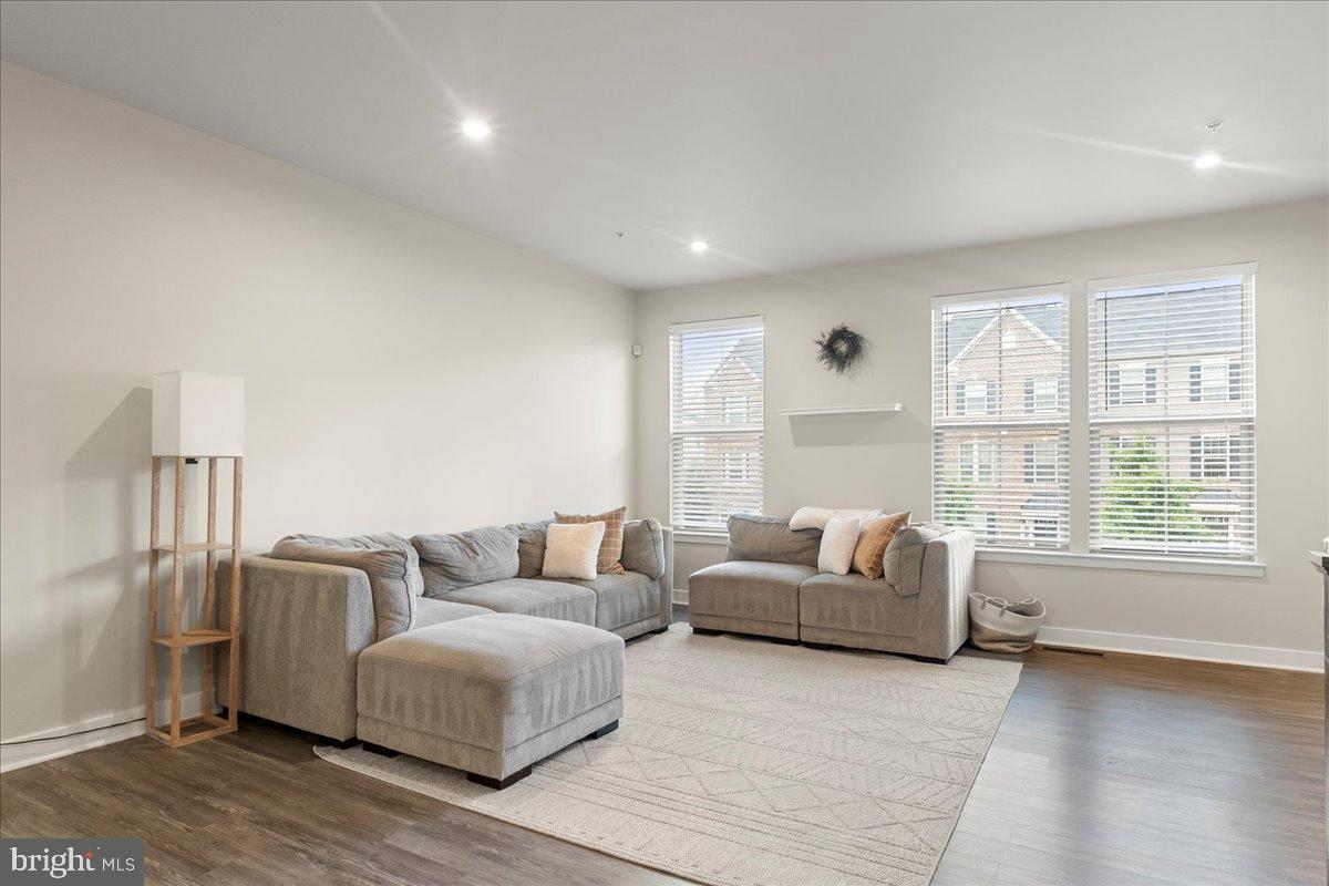 TIMOTHY BRANCH TOWNS - Residential Lease