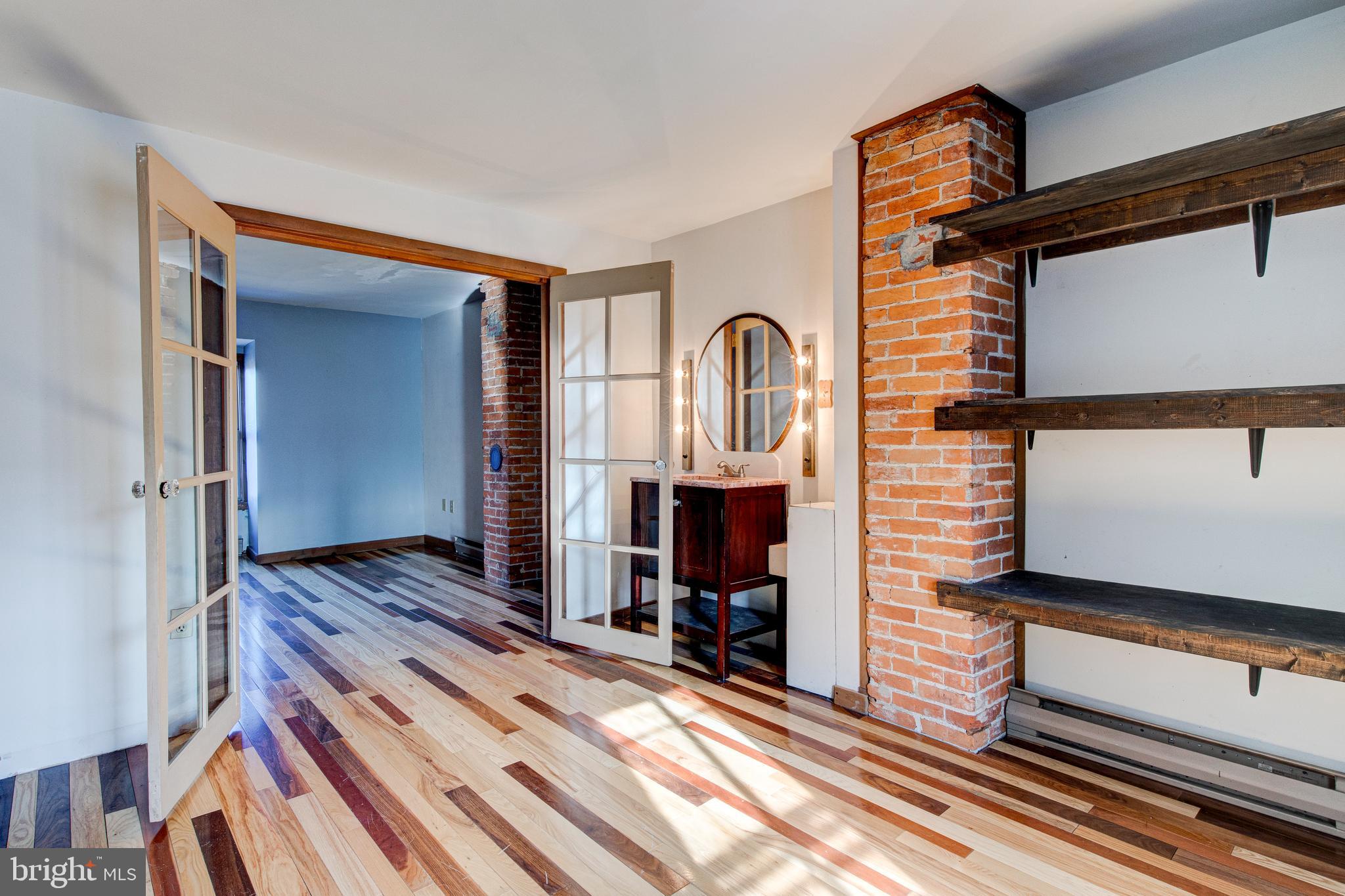 OLD FOX RIDGE - Residential