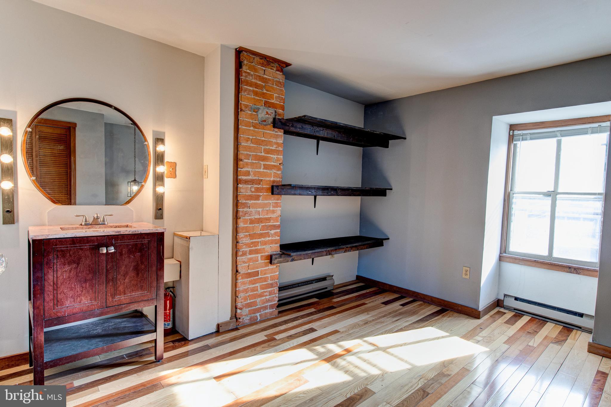 OLD FOX RIDGE - Residential