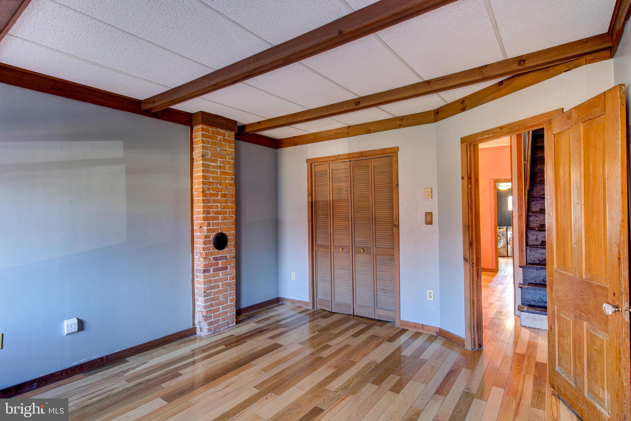 OLD FOX RIDGE - Residential