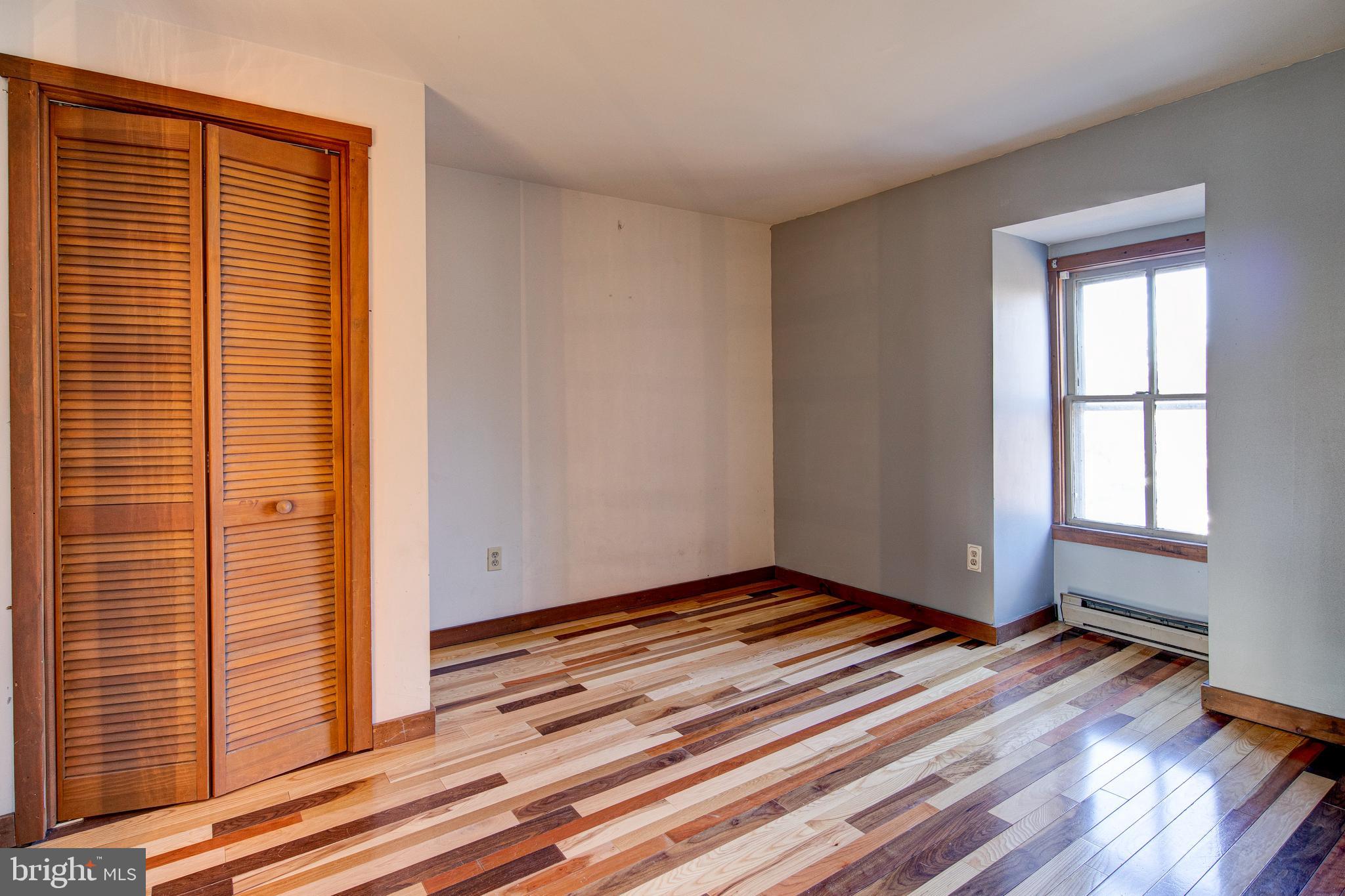 OLD FOX RIDGE - Residential