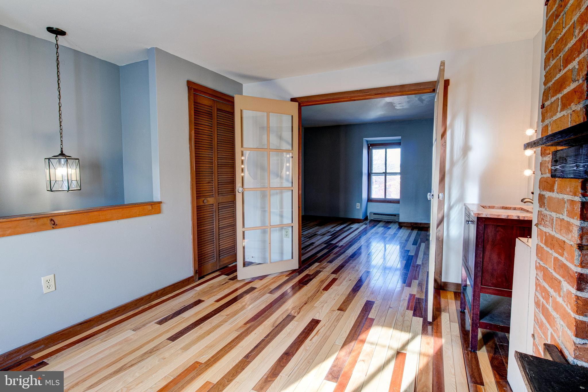 OLD FOX RIDGE - Residential