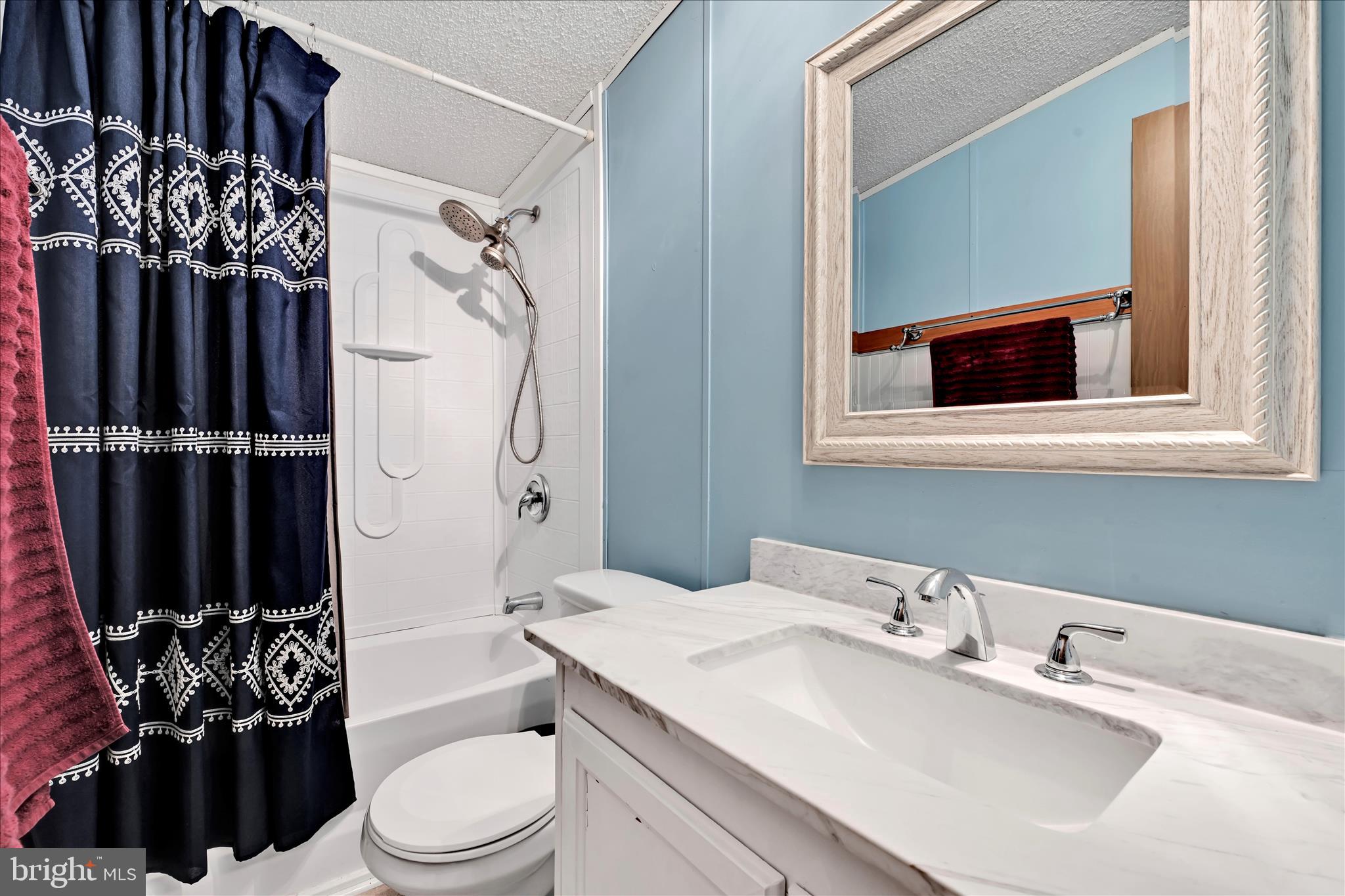 LAKEVIEW COUNTRY ESTATES - Residential