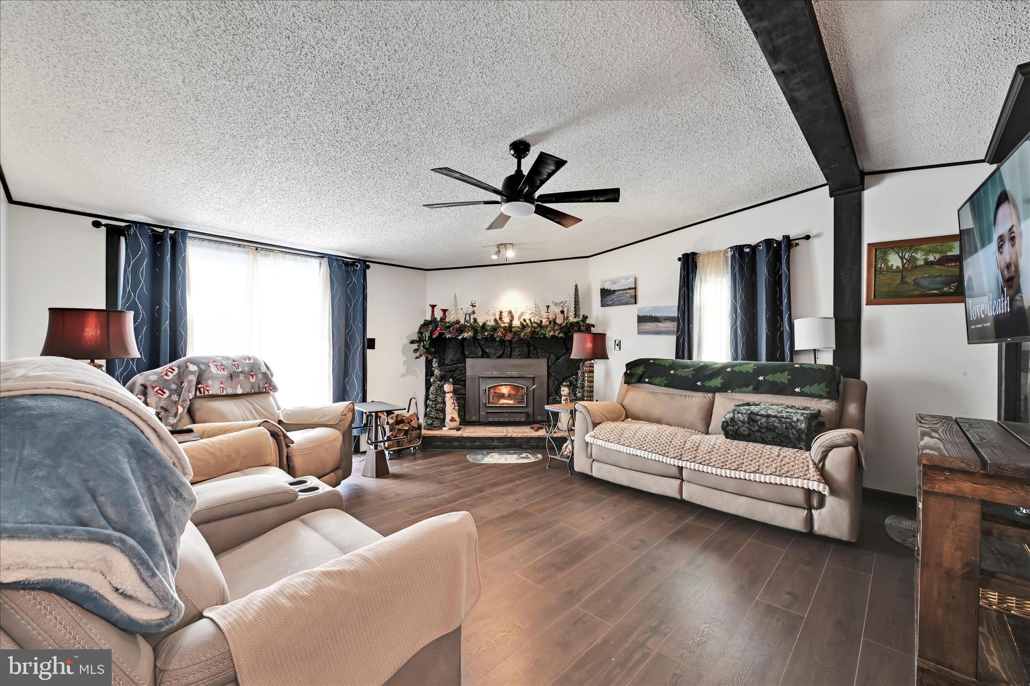 LAKEVIEW COUNTRY ESTATES - Residential