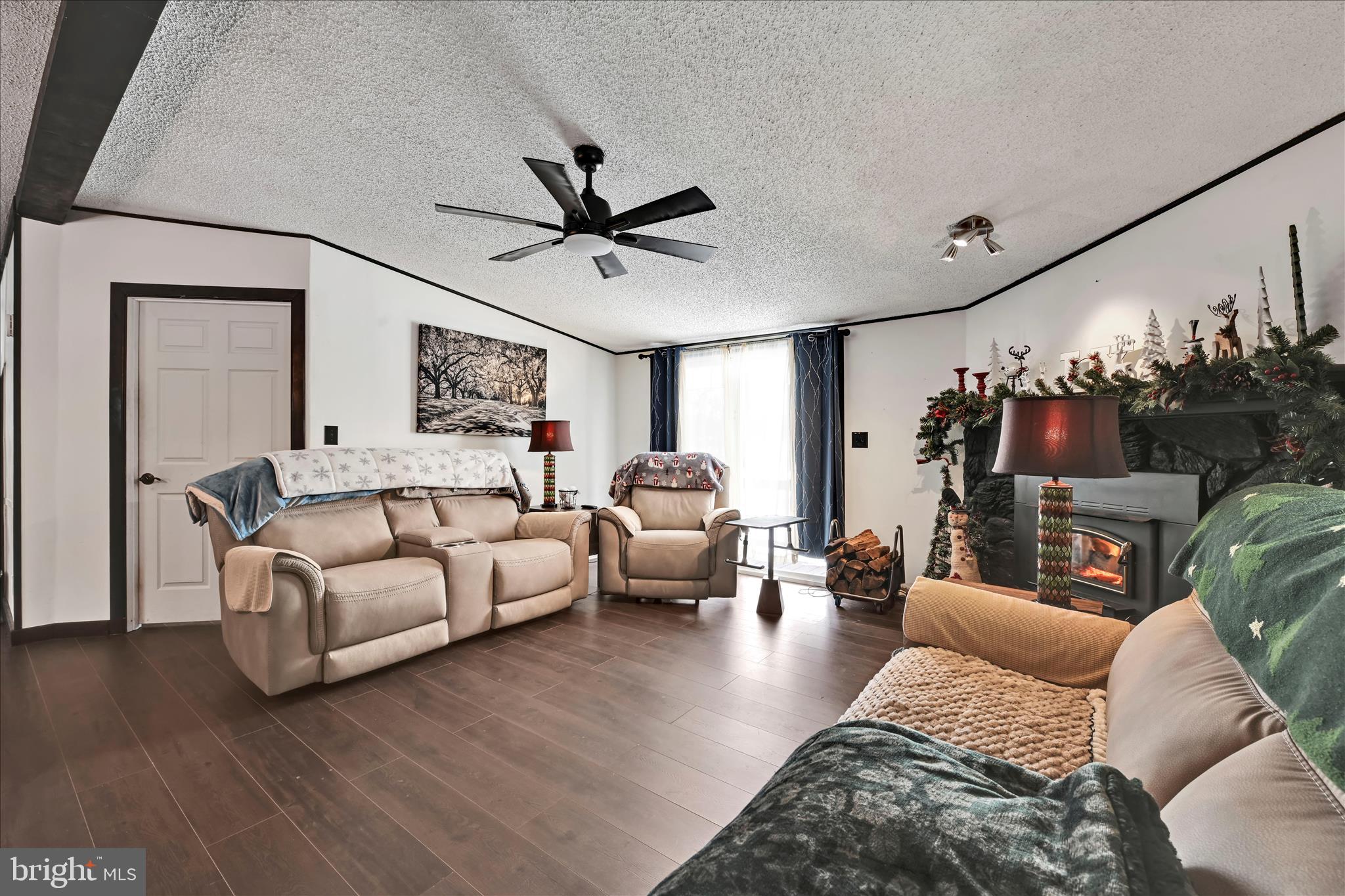 LAKEVIEW COUNTRY ESTATES - Residential