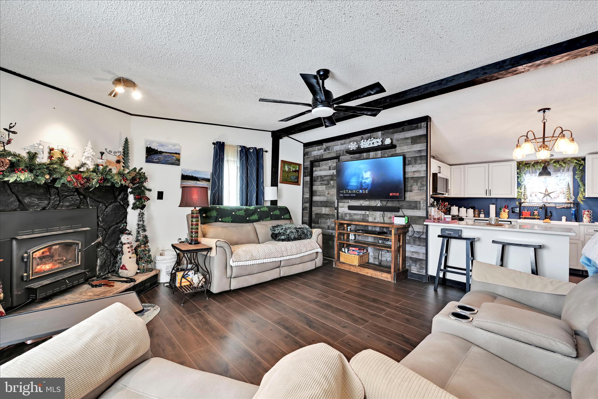 LAKEVIEW COUNTRY ESTATES - Residential