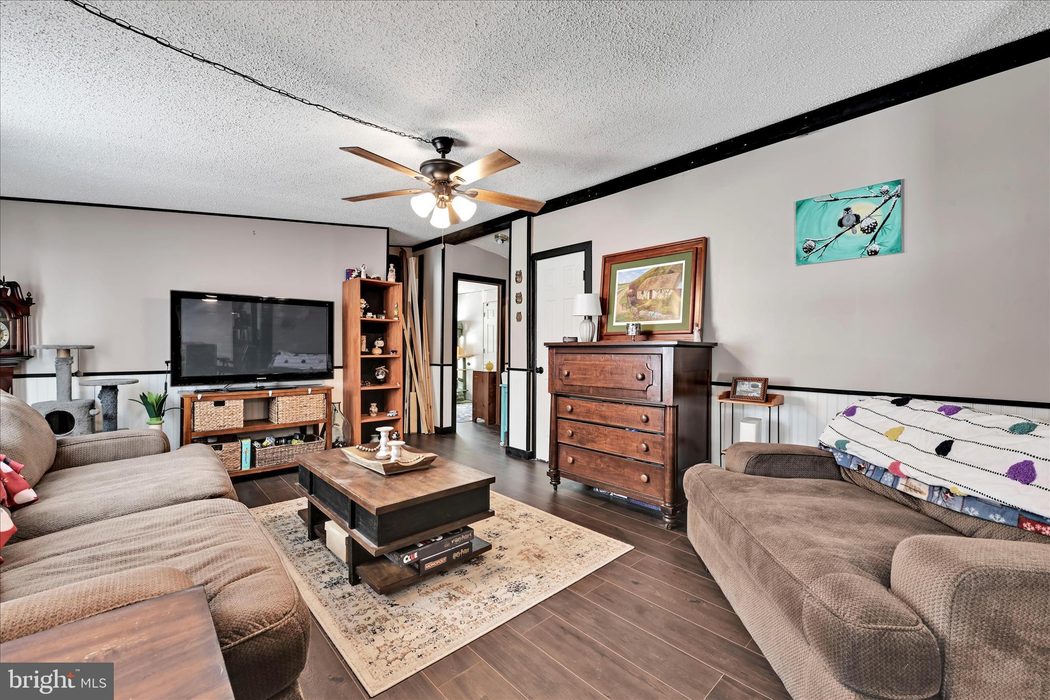 LAKEVIEW COUNTRY ESTATES - Residential