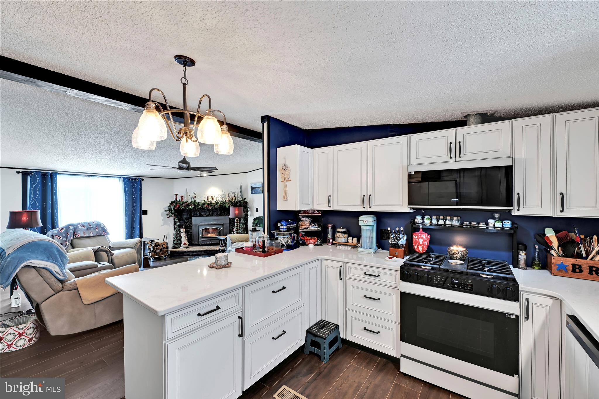 LAKEVIEW COUNTRY ESTATES - Residential