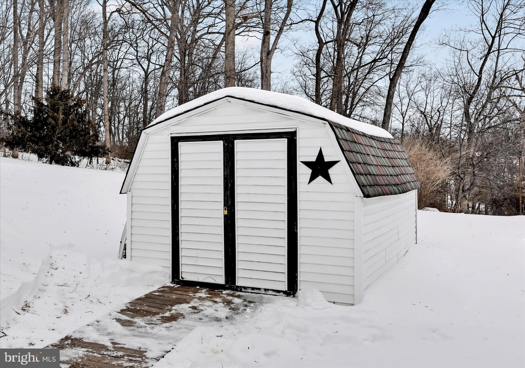 LAKEVIEW COUNTRY ESTATES - Residential