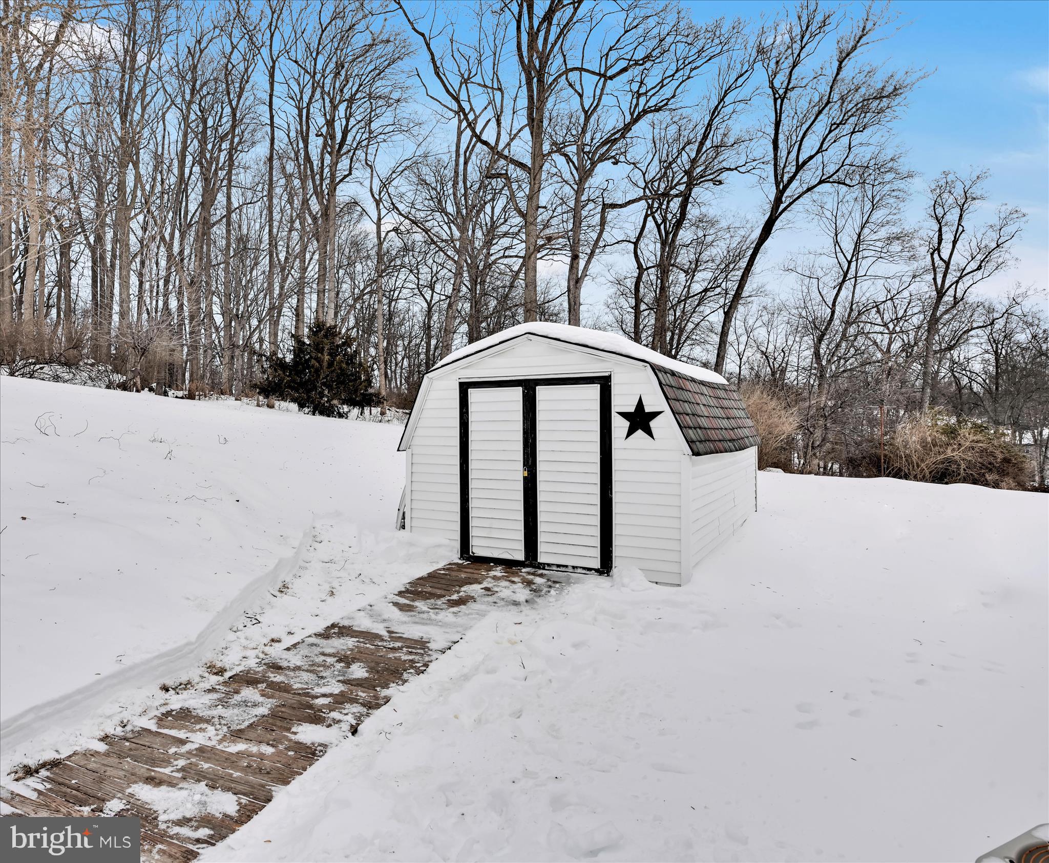 LAKEVIEW COUNTRY ESTATES - Residential