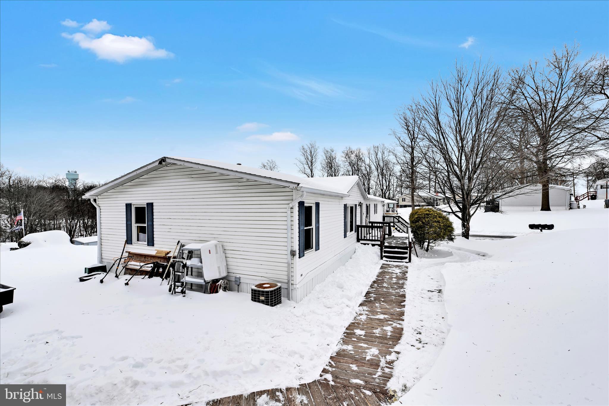 LAKEVIEW COUNTRY ESTATES - Residential