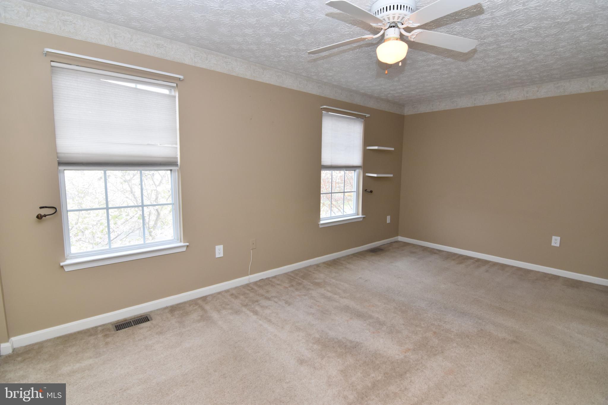 LAUREL GLEN - Residential