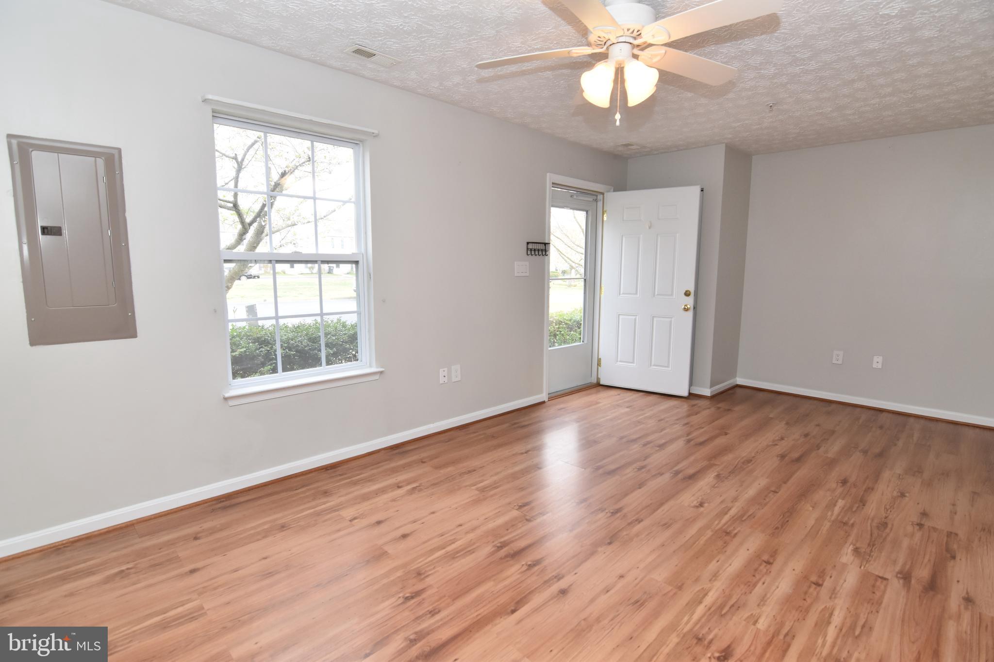 LAUREL GLEN - Residential