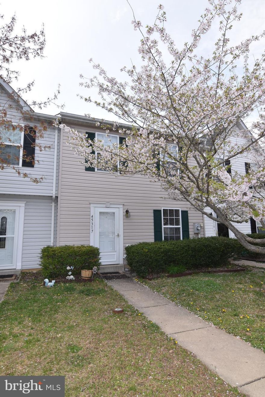 Townhome in convenient location close to tons of shopping & restaurants. Two large bedrooms upstairs with full bath. Spacious kitchen with breakfast area. Fresh carpet and paint thru out. Heat pump is only 2 years old. Fenced in backyard.