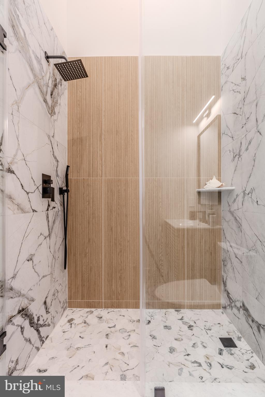 RAYMONDALE - Residential